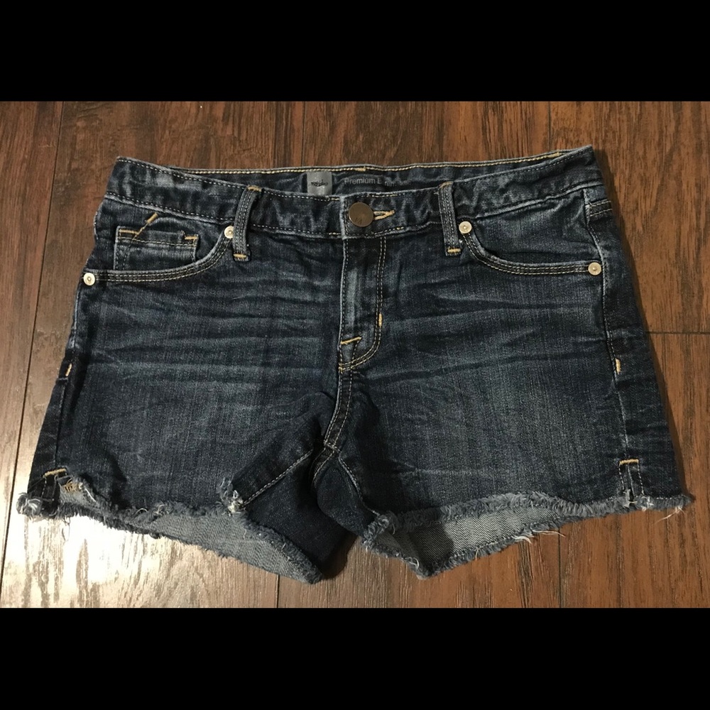 mossimo dark wash frayed denim shorts 🌻